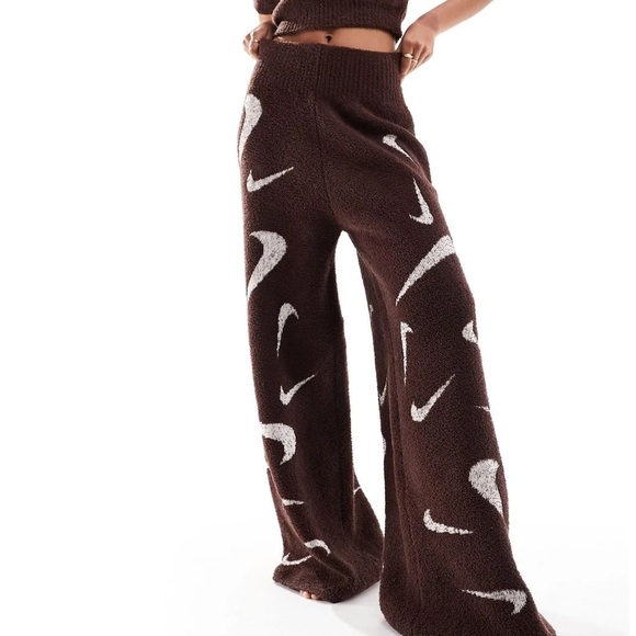 Nike Sportswear Phoenix Cozy Bouclé Wide Leg Pants - Picture 2 of 4